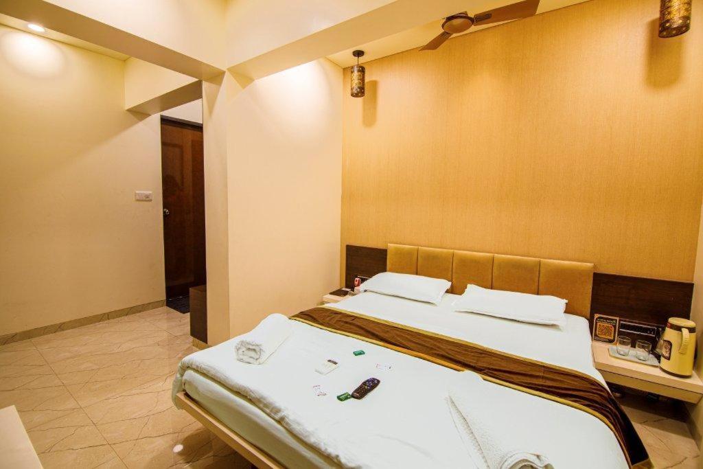 La Hotel Metro Near Bkc Bombaj Zewnętrze zdjęcie