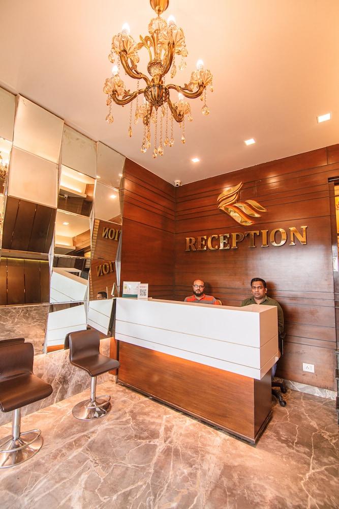 La Hotel Metro Near Bkc Bombaj Zewnętrze zdjęcie