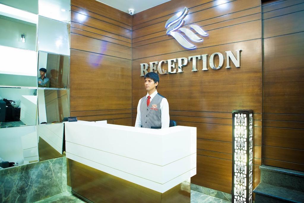 La Hotel Metro Near Bkc Bombaj Zewnętrze zdjęcie